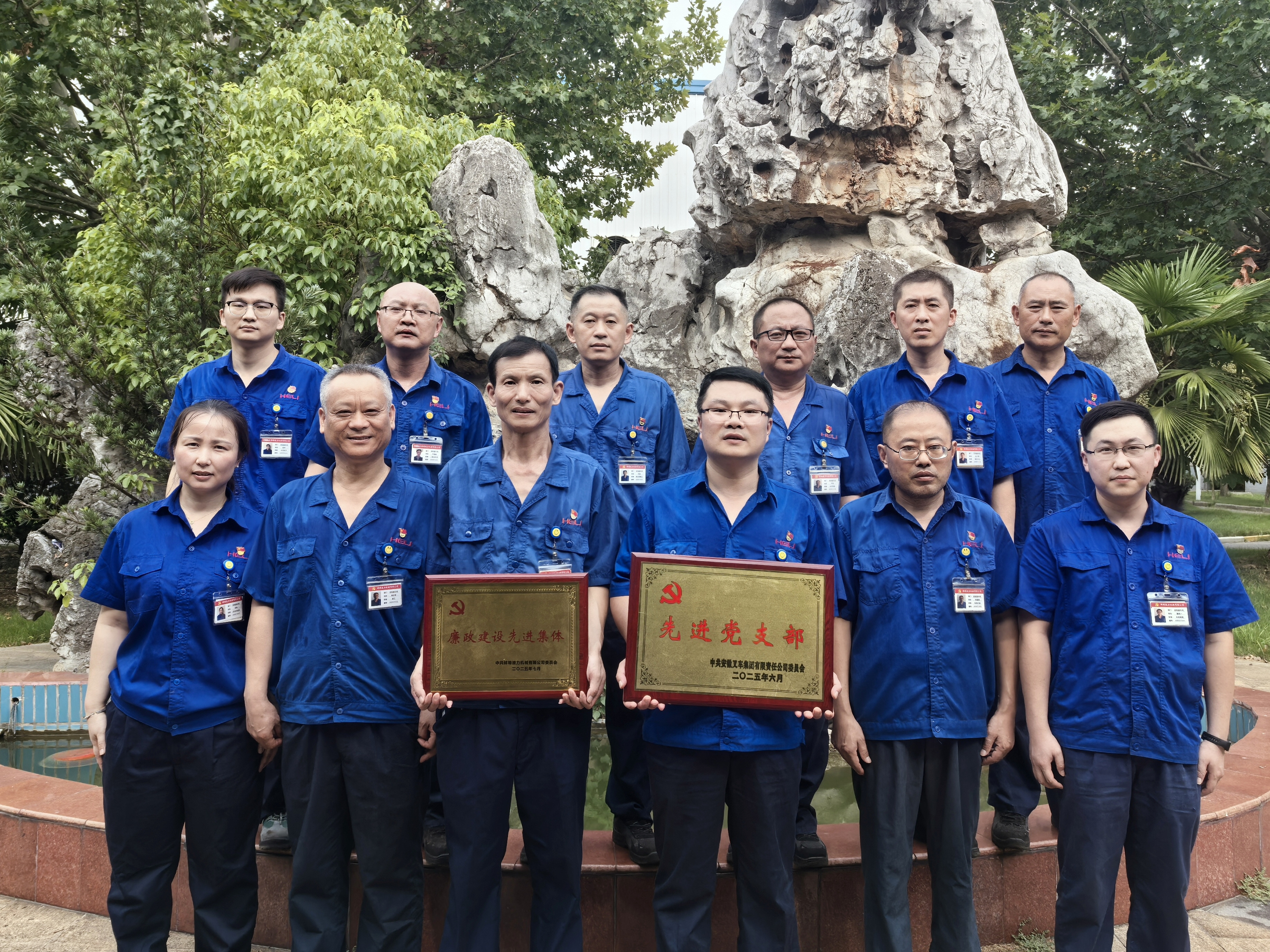 党支部合照_副本.jpg 党支部合照_副本.jpg