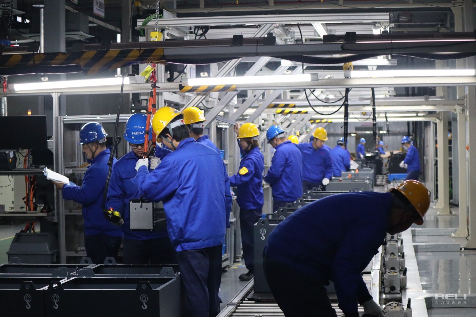 井然有序的生产线.jpg 井然有序的生产线.jpg