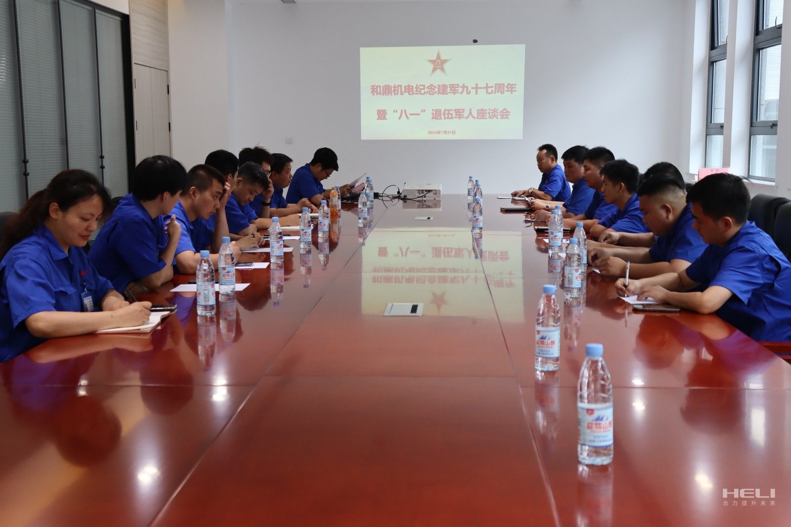 座谈会现场.jpg 座谈会现场.jpg