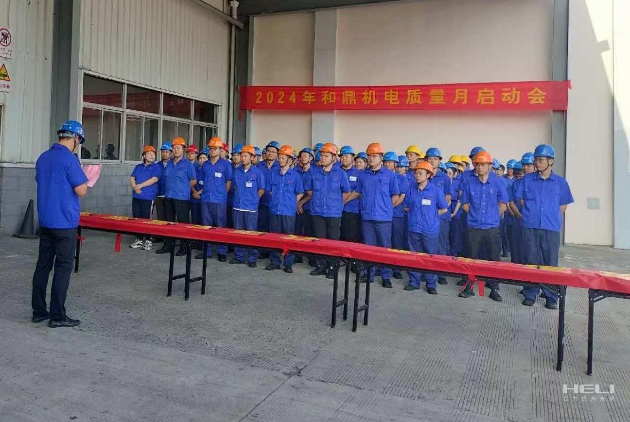 领导作动员讲话.jpg 领导作动员讲话.jpg