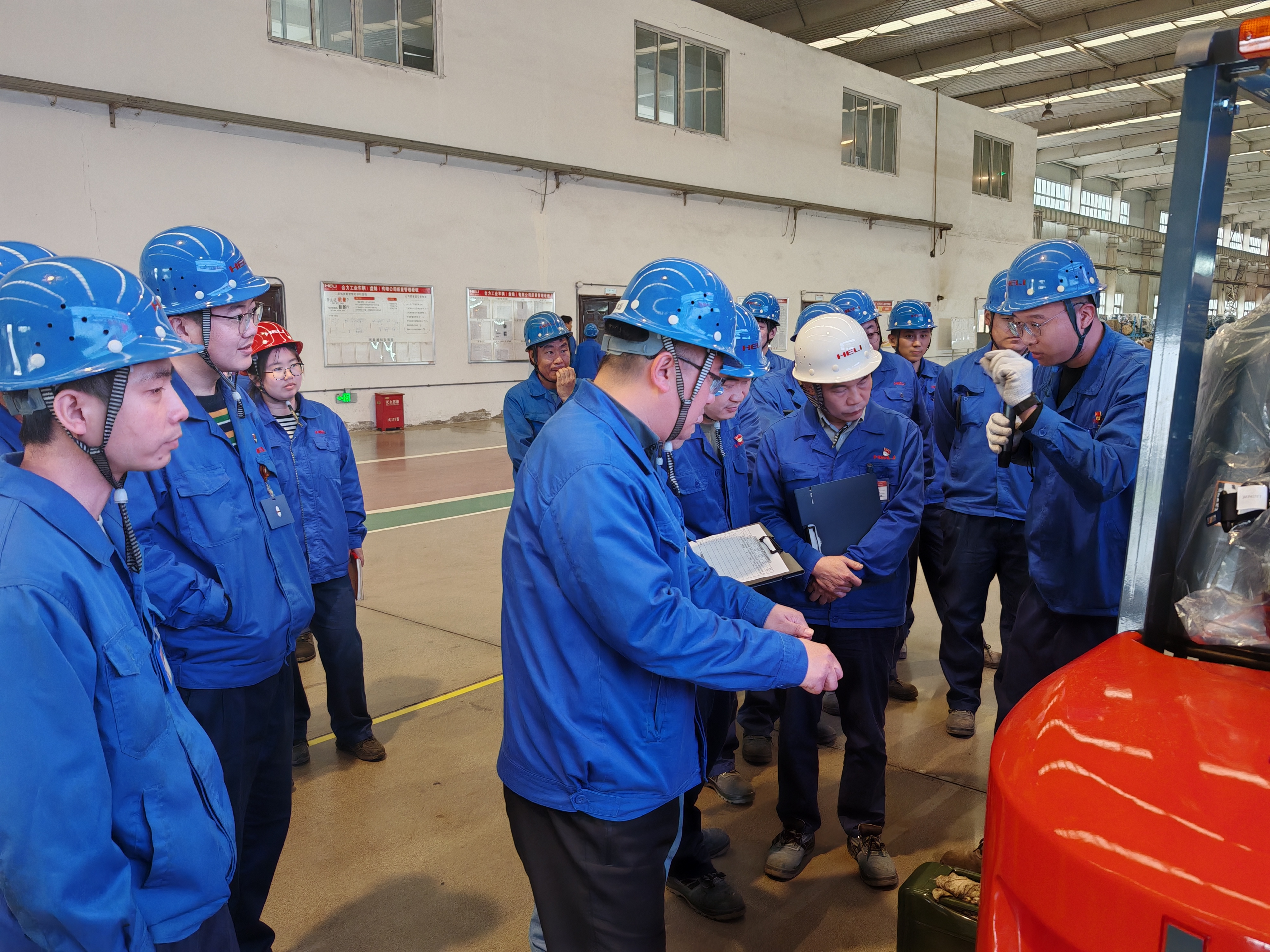 发布现场一.jpg 发布现场一.jpg