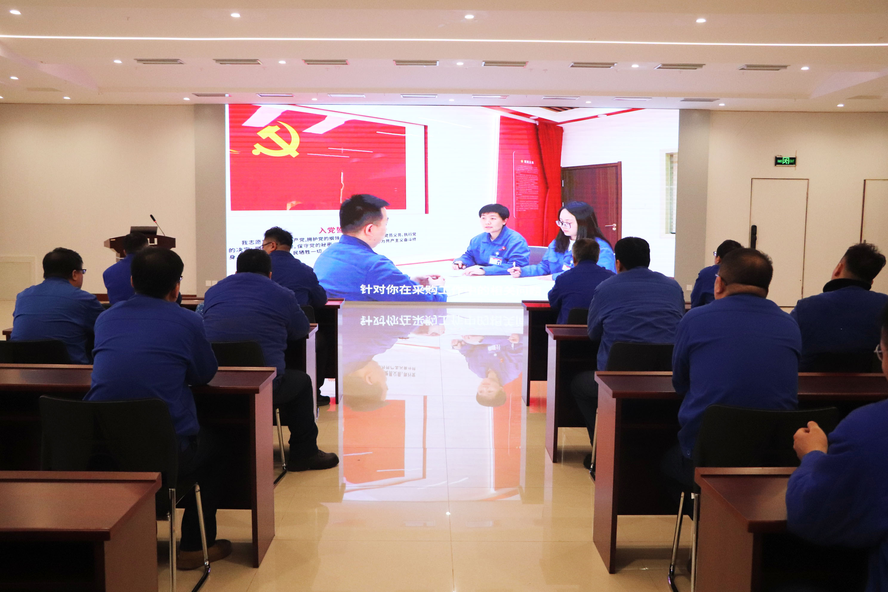 2.会议现场 调亮.jpg