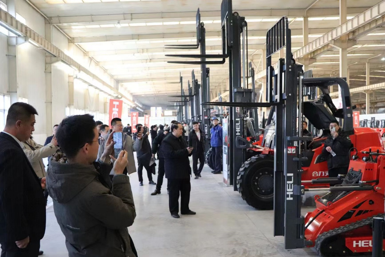 开办“合力亲一家 共创赢未来”主题营销暨产品推介会.png