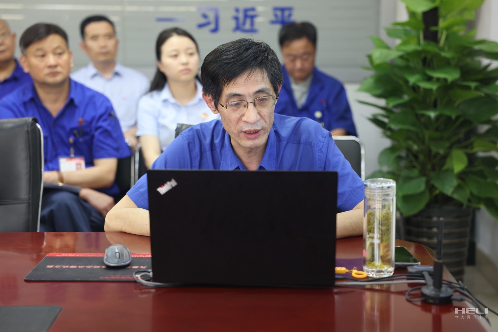 股份公司总经理助理张应权讲授专题党课.jpg 股份公司总经理助理张应权讲授专题党课.jpg