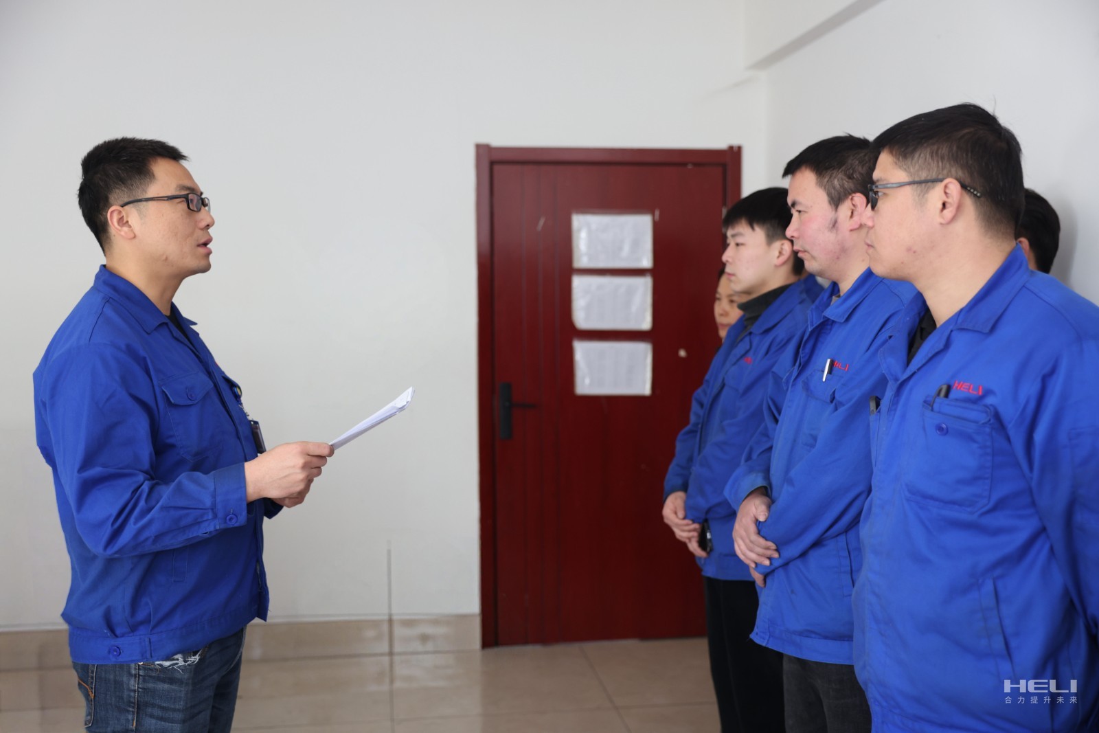 工作中的蒋善修(三).jpg 工作中的蒋善修(三).jpg