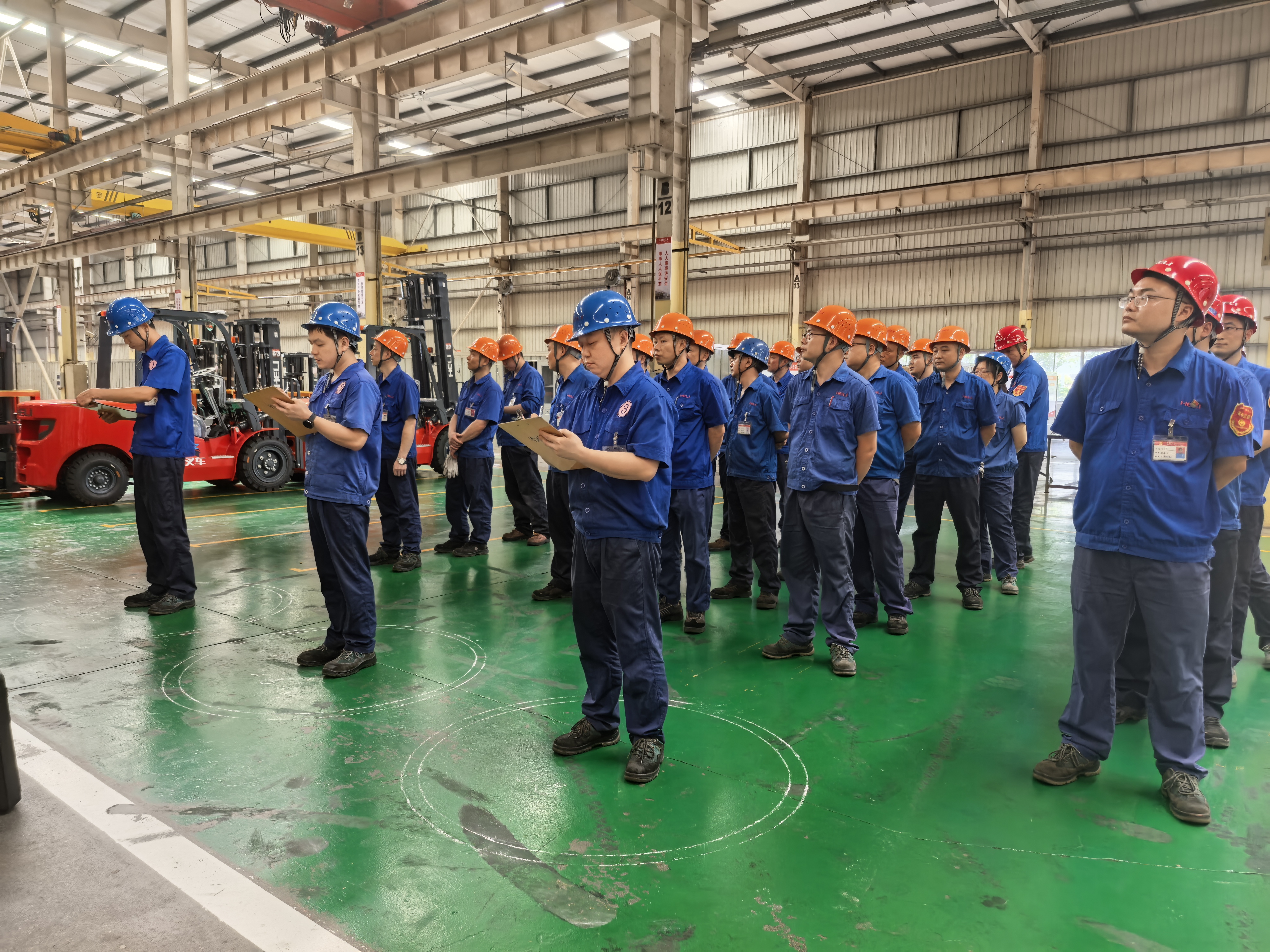 观察人员静默观察.jpg 观察人员静默观察.jpg