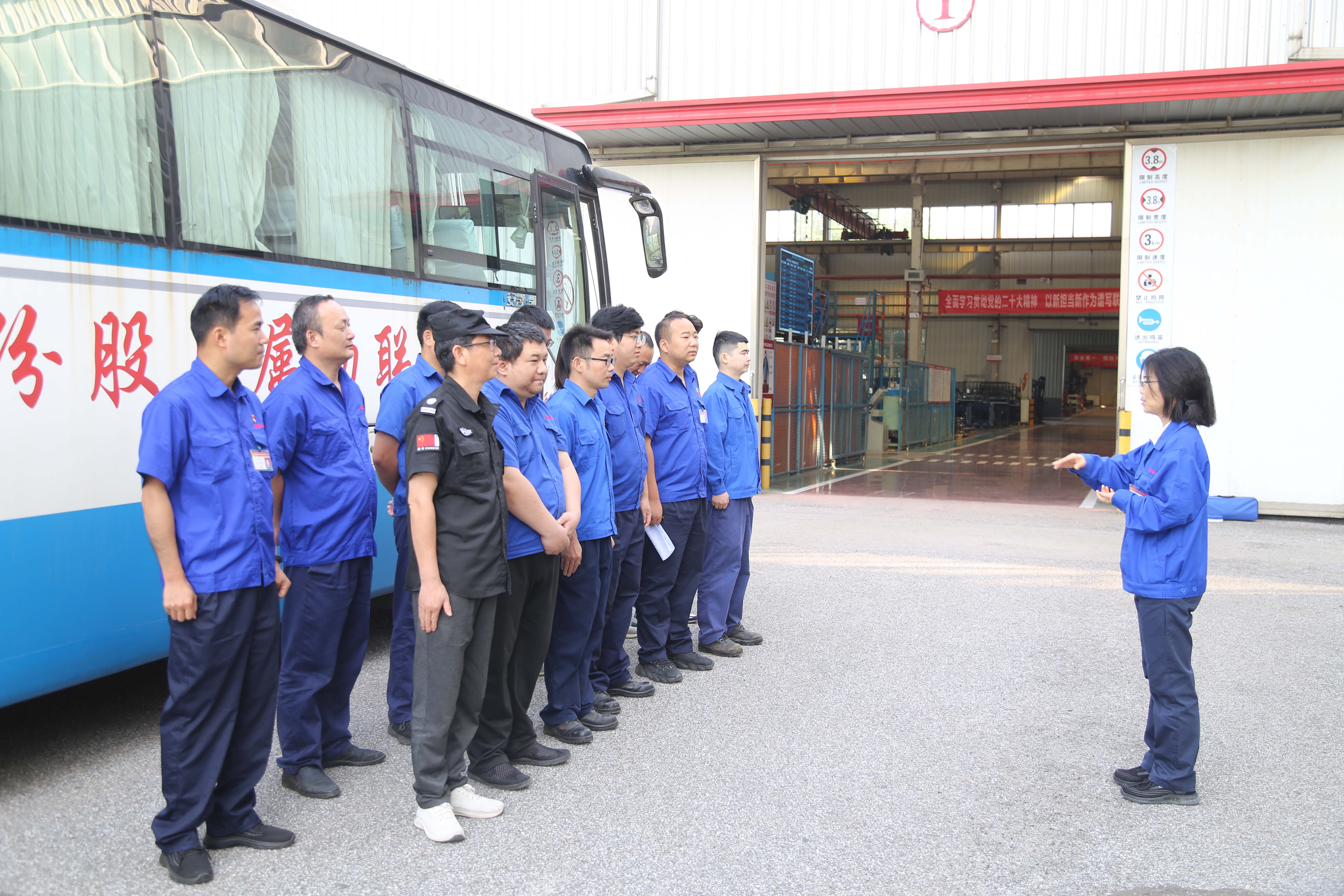 公司党委副书记、纪委书记王丽作总结讲话.JPG 公司党委副书记、纪委书记王丽作总结讲话.JPG