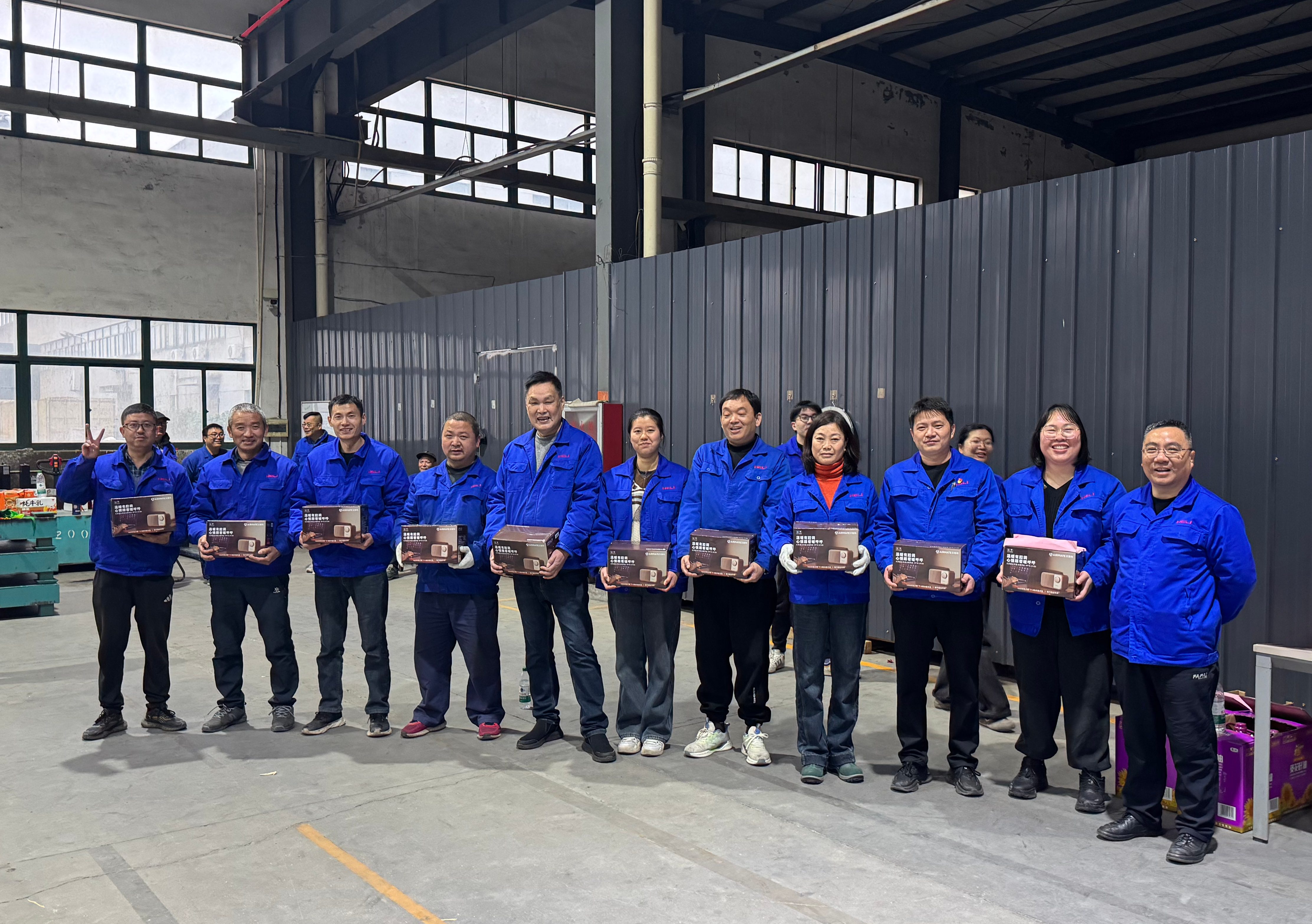 拔河冠军领奖.jpg 拔河冠军领奖.jpg